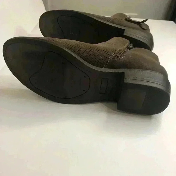 True Craft Brunie ladies Brown zip up ankle bootie  size 7.5M - Picture 5 of 5